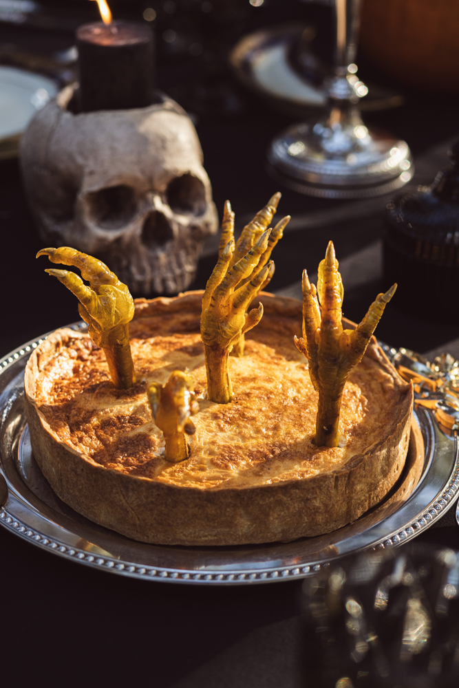 Halloween. A dark & chic tablescape Halloween. A dark & chic tablescape