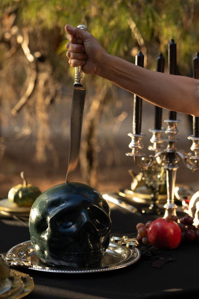 Halloween. A dark & chic tablescape Halloween. A dark & chic tablescape