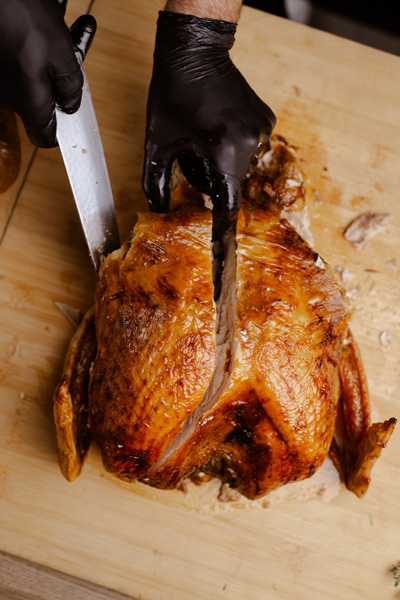 To κόψιμο της γαλοπούλας βήμα-βήμα To κόψιμο της γαλοπούλας βήμα-βήμα