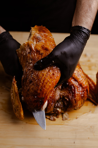 To κόψιμο της γαλοπούλας βήμα-βήμα To κόψιμο της γαλοπούλας βήμα-βήμα