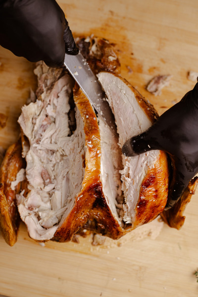 To κόψιμο της γαλοπούλας βήμα-βήμα To κόψιμο της γαλοπούλας βήμα-βήμα