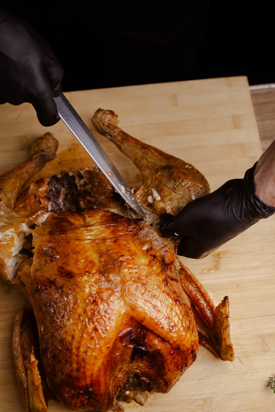 To κόψιμο της γαλοπούλας βήμα-βήμα To κόψιμο της γαλοπούλας βήμα-βήμα