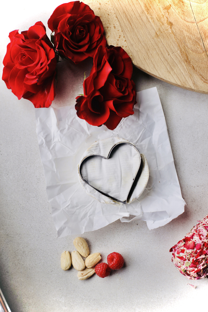 Το πιο insta-worthy cheese platter για την ημέρα των ερωτευμένων.