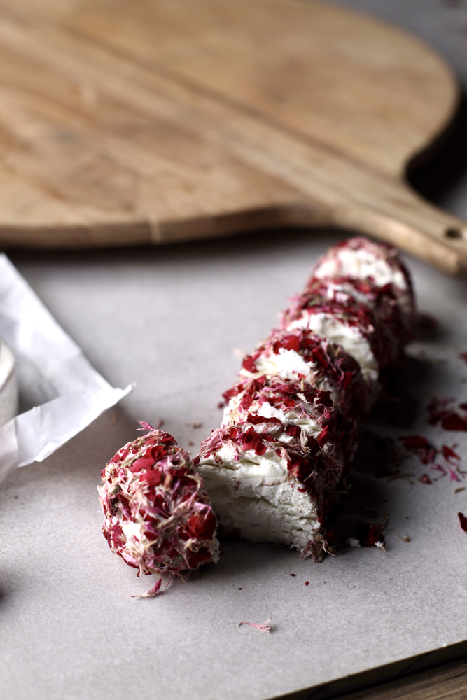 Το πιο insta-worthy cheese platter για την ημέρα των ερωτευμένων.
