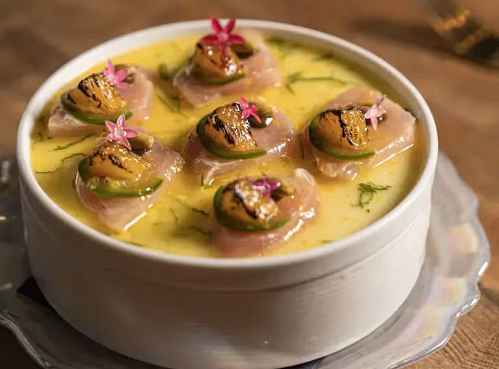 Τρία πιάτα, τρεις σεφ, ένα ραντεβού: Η υψηλή γαστρονομία στο τραπέζι σας.