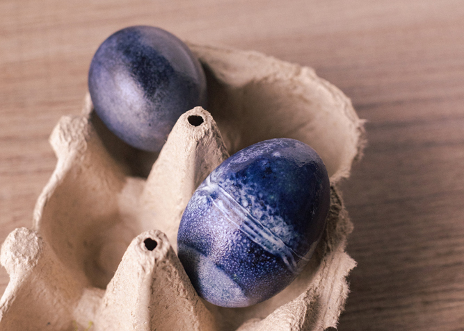 Kitchen Alchemy: Η "μαγεία" του να βάφεις αυγά με φυσικά υλικά