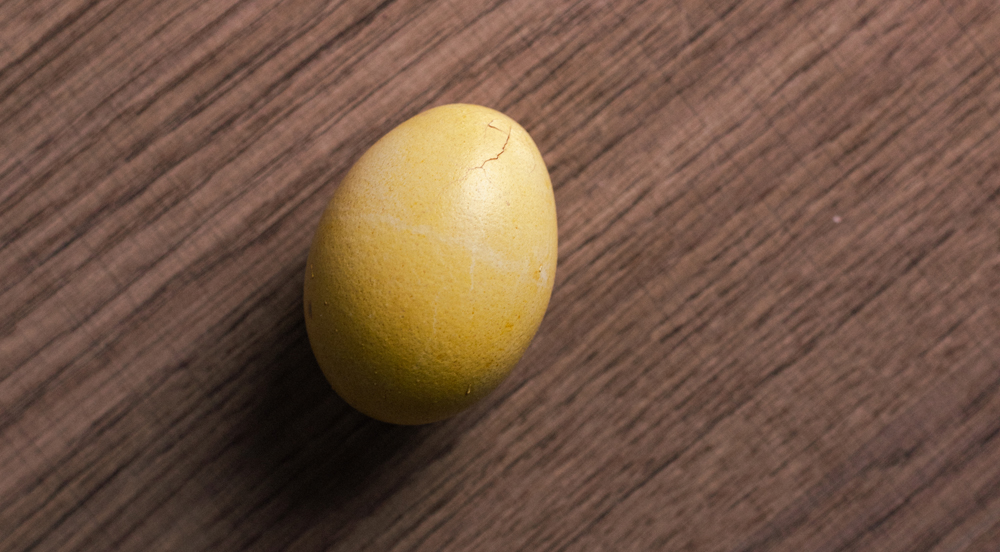 Kitchen Alchemy: Η "μαγεία" του να βάφεις αυγά με φυσικά υλικά